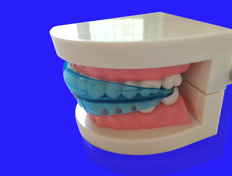 硅胶矫正牙套用途:牙齿矫正硅胶套用于运动时候所用的硅胶质地的牙套