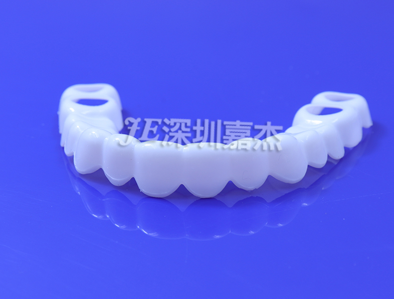 硅胶牙套有哪些优点和危害呢？