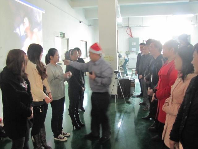 嘉杰硅胶制品厂早会玩游戏